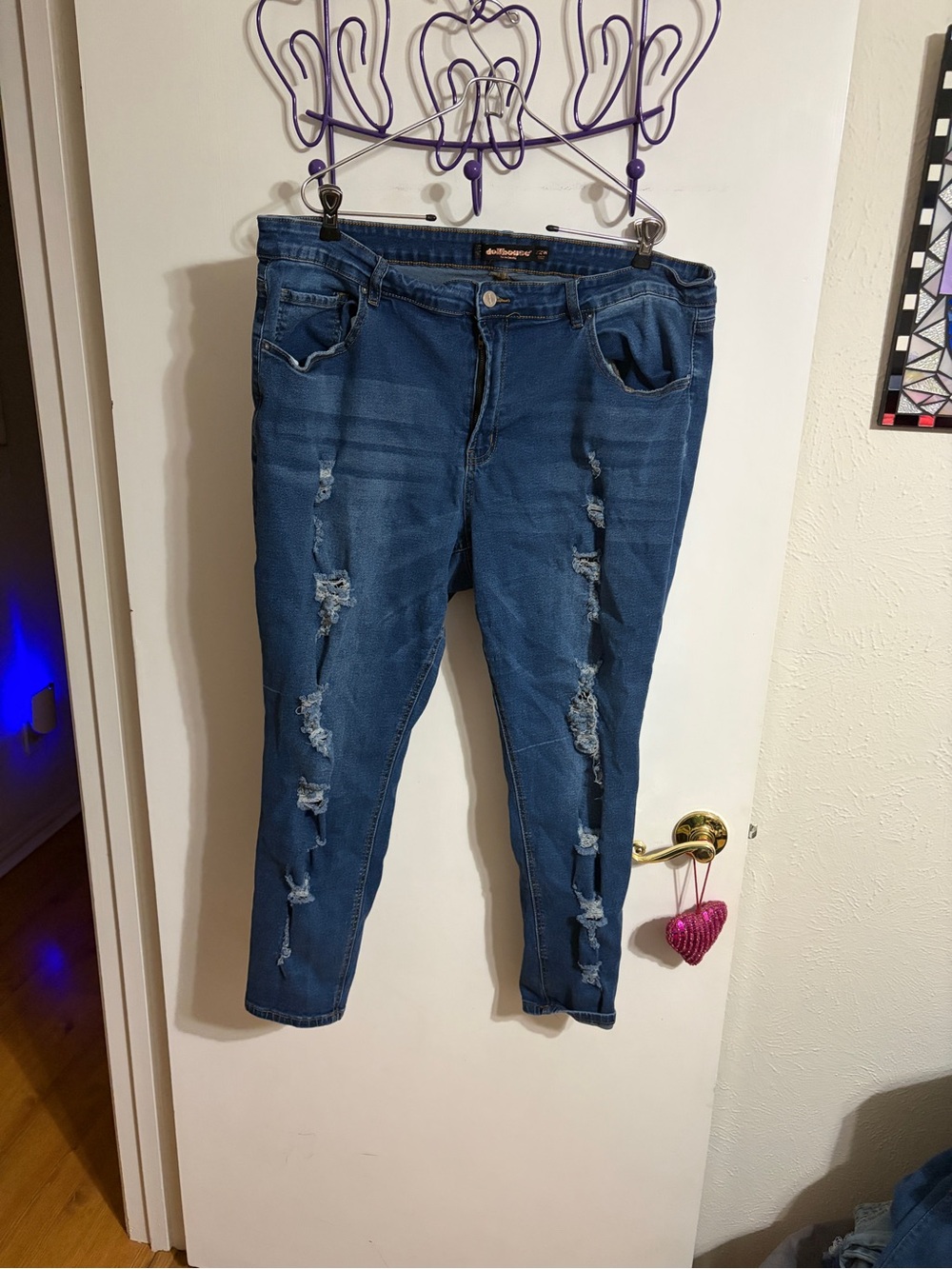 💜 22W Dollhouse Distressed Mid Blue Skinny Jeans